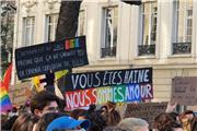 تظاهرات مقابل مجلس ملی فرانسه در حمایت از لایحه کمک فناوری برای زنان