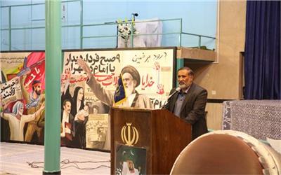 چهارمین محفل شعرخوانی "درسوگ آفتاب"به مناسبت ایام رحلت جانسوز امام خمینی(ره) در جماران برگزار شد